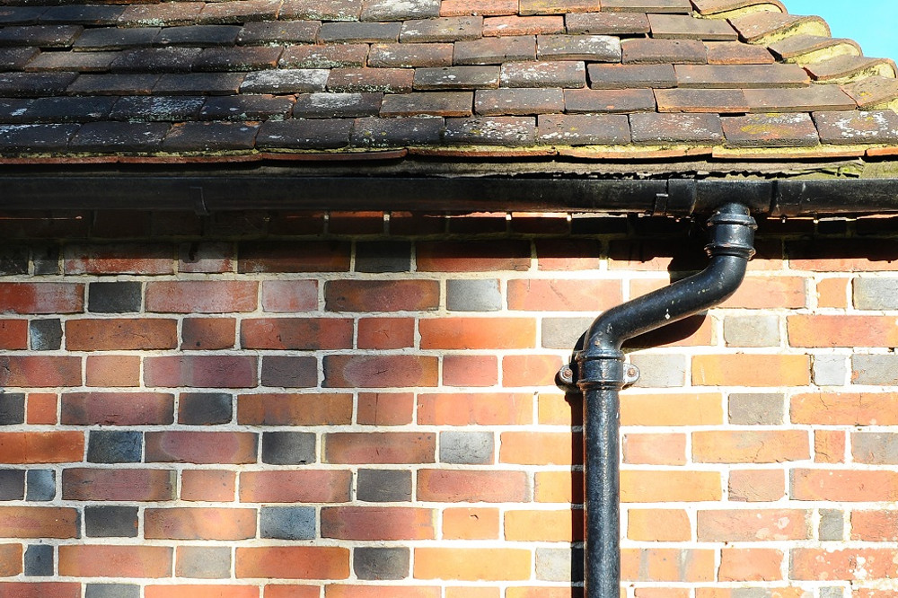 Roofer new guttering and fascia in Sevenoaks and Maidstone